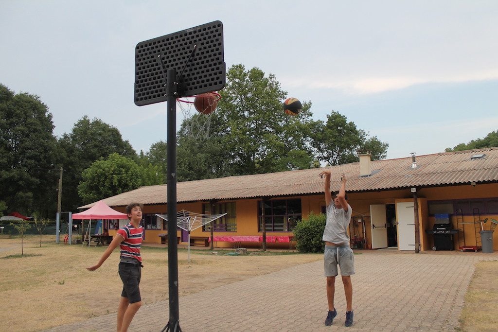 Village Camps International Summer Camp Ard&egrave;che, France 2019-07-26 https://www.villagecamps.com/journals_admin/images/2231-0165-BBall1 copy.jpg